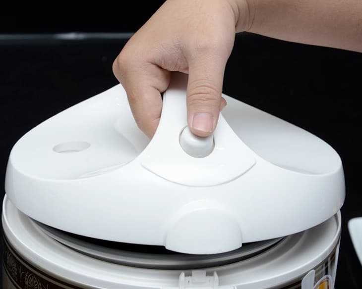 Nồi cơm nắp gài Sharp 1 lít KS-11ETV